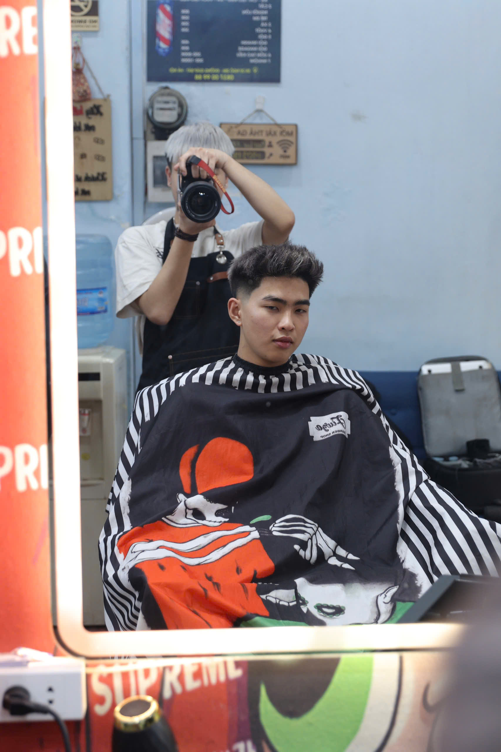 Kiểu tóc nhuộm màu đỏ cam nhìn từ trên